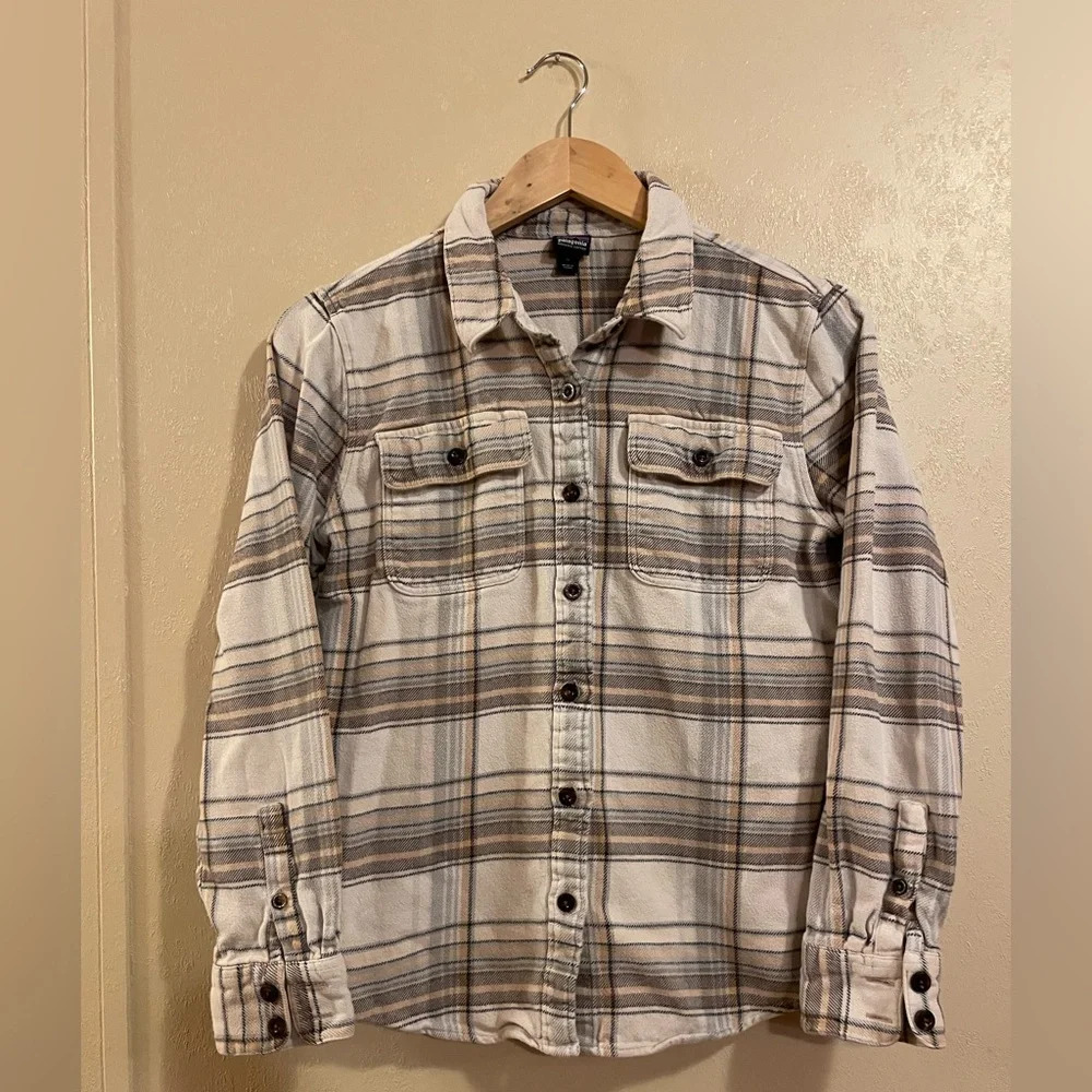 Patagonia women’s Fjord flannel shirt size S